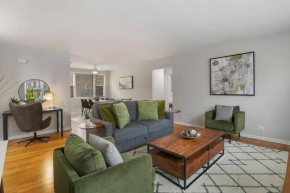 Beautiful & Spacious 3BR Apt in Prime Spot
